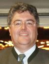 Dr. Volker Kannacher Der Aldersbacher-Chef marschiert in Passau auf